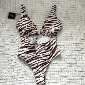 Zaful, size 6, brown and white stripes